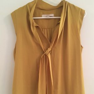 Sleeveless blouse